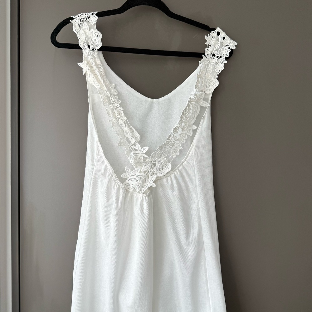 LaceFloral Embroidered Cross-Back White dressPlunge Front Double Line Graduation